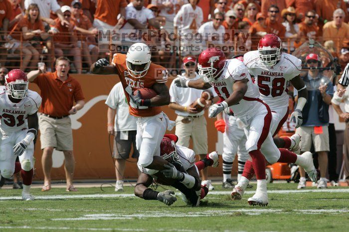 The University of Texas football team defeated the Arkansas Razorbacks with a score of 52-10 in Austin, TX on Saturday, September 27, 2008.

Filename: SRM_20080927_15121821.jpg
Aperture: f/5.6
Shutter Speed: 1/1600
Body: Canon EOS-1D Mark II
Lens: Canon EF 300mm f/2.8 L IS