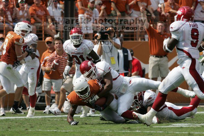 The University of Texas football team defeated the Arkansas Razorbacks with a score of 52-10 in Austin, TX on Saturday, September 27, 2008.

Filename: SRM_20080927_15121824.jpg
Aperture: f/5.6
Shutter Speed: 1/1600
Body: Canon EOS-1D Mark II
Lens: Canon EF 300mm f/2.8 L IS