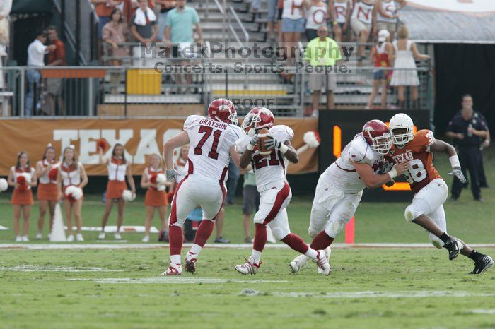 The University of Texas football team defeated the Arkansas Razorbacks with a score of 52-10 in Austin, TX on Saturday, September 27, 2008.

Filename: SRM_20080927_15265203.jpg
Aperture: f/5.6
Shutter Speed: 1/500
Body: Canon EOS-1D Mark II
Lens: Canon EF 300mm f/2.8 L IS