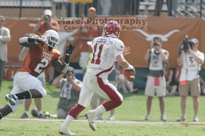 The University of Texas football team defeated the Arkansas Razorbacks with a score of 52-10 in Austin, TX on Saturday, September 27, 2008.

Filename: SRM_20080927_15293609.jpg
Aperture: f/5.6
Shutter Speed: 1/640
Body: Canon EOS-1D Mark II
Lens: Canon EF 300mm f/2.8 L IS