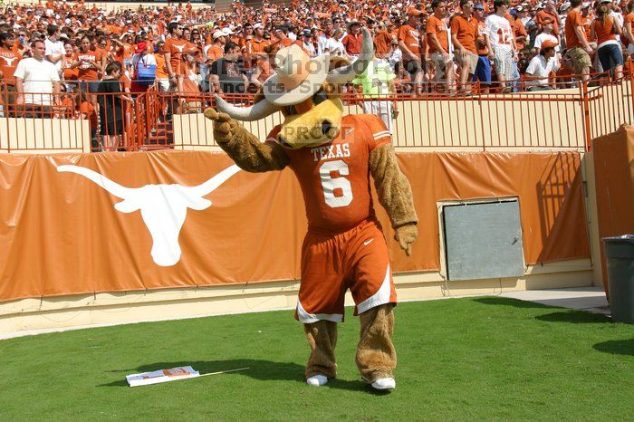 The University of Texas football team defeated the Arkansas Razorbacks with a score of 52-10 in Austin, TX on Saturday, September 27, 2008.

Filename: SRM_20080927_15324283.jpg
Aperture: f/6.3
Shutter Speed: 1/2000
Body: Canon EOS DIGITAL REBEL
Lens: Canon EF 16-35mm f/2.8 L