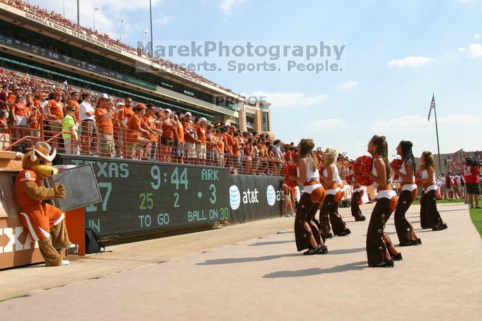 The University of Texas football team defeated the Arkansas Razorbacks with a score of 52-10 in Austin, TX on Saturday, September 27, 2008.

Filename: SRM_20080927_15330885.jpg
Aperture: f/6.3
Shutter Speed: 1/1600
Body: Canon EOS DIGITAL REBEL
Lens: Canon EF 16-35mm f/2.8 L