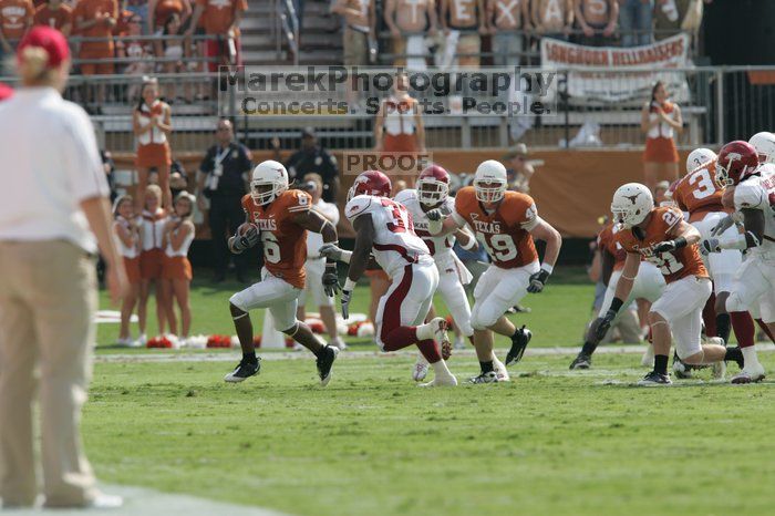 The University of Texas football team defeated the Arkansas Razorbacks with a score of 52-10 in Austin, TX on Saturday, September 27, 2008.

Filename: SRM_20080927_15332813.jpg
Aperture: f/5.6
Shutter Speed: 1/2000
Body: Canon EOS-1D Mark II
Lens: Canon EF 300mm f/2.8 L IS