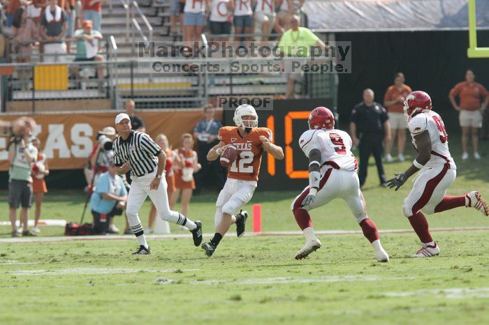 The University of Texas football team defeated the Arkansas Razorbacks with a score of 52-10 in Austin, TX on Saturday, September 27, 2008.

Filename: SRM_20080927_15341620.jpg
Aperture: f/5.6
Shutter Speed: 1/1600
Body: Canon EOS-1D Mark II
Lens: Canon EF 300mm f/2.8 L IS