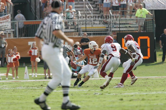 The University of Texas football team defeated the Arkansas Razorbacks with a score of 52-10 in Austin, TX on Saturday, September 27, 2008.

Filename: SRM_20080927_15341622.jpg
Aperture: f/5.6
Shutter Speed: 1/2000
Body: Canon EOS-1D Mark II
Lens: Canon EF 300mm f/2.8 L IS