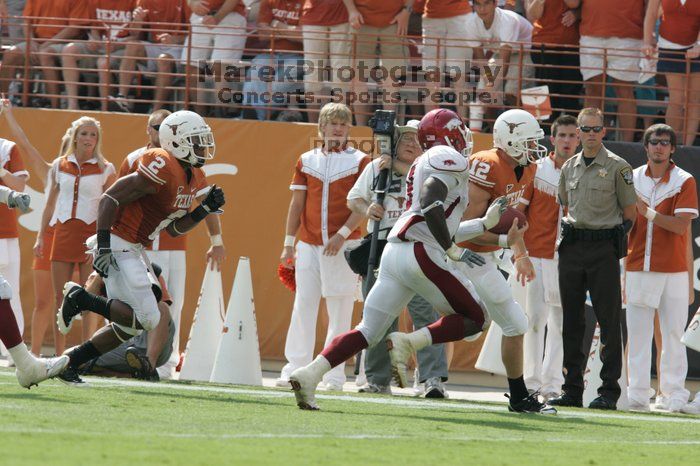 The University of Texas football team defeated the Arkansas Razorbacks with a score of 52-10 in Austin, TX on Saturday, September 27, 2008.

Filename: SRM_20080927_15355842.jpg
Aperture: f/5.6
Shutter Speed: 1/1250
Body: Canon EOS-1D Mark II
Lens: Canon EF 300mm f/2.8 L IS