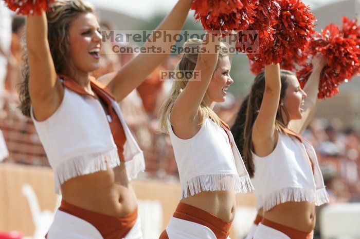 Texas Pom.  The University of Texas football team defeated the Arkansas Razorbacks with a score of 52-10 in Austin, TX on Saturday, September 27, 2008.

Filename: SRM_20080927_15375662.jpg
Aperture: f/5.6
Shutter Speed: 1/1250
Body: Canon EOS-1D Mark II
Lens: Canon EF 300mm f/2.8 L IS