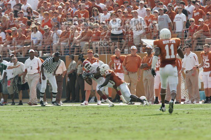 The University of Texas football team defeated the Arkansas Razorbacks with a score of 52-10 in Austin, TX on Saturday, September 27, 2008.

Filename: SRM_20080927_15444816.jpg
Aperture: f/5.6
Shutter Speed: 1/1250
Body: Canon EOS-1D Mark II
Lens: Canon EF 300mm f/2.8 L IS