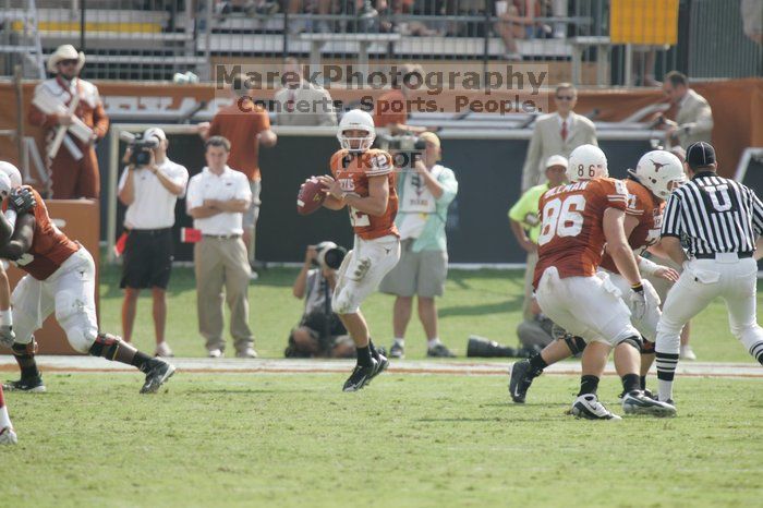 The University of Texas football team defeated the Arkansas Razorbacks with a score of 52-10 in Austin, TX on Saturday, September 27, 2008.

Filename: SRM_20080927_15531404.jpg
Aperture: f/5.6
Shutter Speed: 1/800
Body: Canon EOS-1D Mark II
Lens: Canon EF 300mm f/2.8 L IS