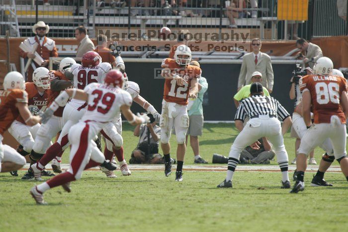 The University of Texas football team defeated the Arkansas Razorbacks with a score of 52-10 in Austin, TX on Saturday, September 27, 2008.

Filename: SRM_20080927_15531408.jpg
Aperture: f/5.6
Shutter Speed: 1/1000
Body: Canon EOS-1D Mark II
Lens: Canon EF 300mm f/2.8 L IS