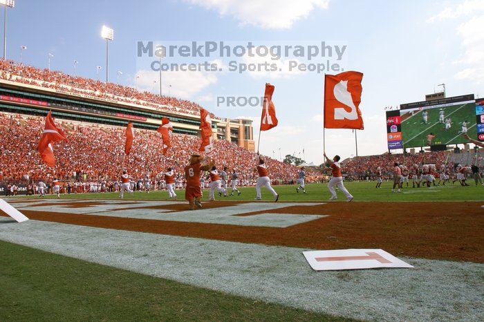 The University of Texas football team defeated the Arkansas Razorbacks with a score of 52-10 in Austin, TX on Saturday, September 27, 2008.

Filename: SRM_20080927_16001489.jpg
Aperture: f/6.3
Shutter Speed: 1/1250
Body: Canon EOS DIGITAL REBEL
Lens: Canon EF 16-35mm f/2.8 L