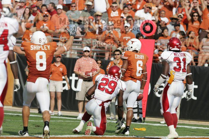 The University of Texas football team defeated the Arkansas Razorbacks with a score of 52-10 in Austin, TX on Saturday, September 27, 2008.

Filename: SRM_20080927_16294481.jpg
Aperture: f/5.0
Shutter Speed: 1/3200
Body: Canon EOS-1D Mark II
Lens: Canon EF 300mm f/2.8 L IS