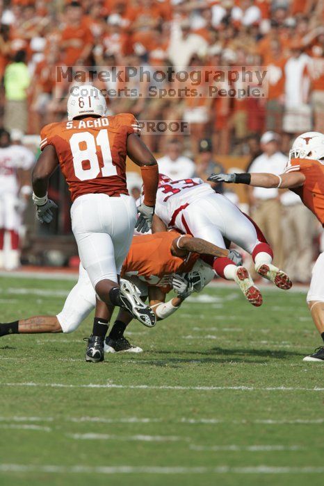 The University of Texas football team defeated the Arkansas Razorbacks with a score of 52-10 in Austin, TX on Saturday, September 27, 2008.

Filename: SRM_20080927_16341406.jpg
Aperture: f/5.0
Shutter Speed: 1/2000
Body: Canon EOS-1D Mark II
Lens: Canon EF 300mm f/2.8 L IS