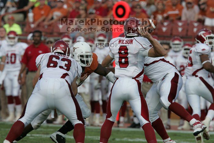 The University of Texas football team defeated the Arkansas Razorbacks with a score of 52-10 in Austin, TX on Saturday, September 27, 2008.

Filename: SRM_20080927_16371043.jpg
Aperture: f/5.6
Shutter Speed: 1/1600
Body: Canon EOS-1D Mark II
Lens: Canon EF 300mm f/2.8 L IS