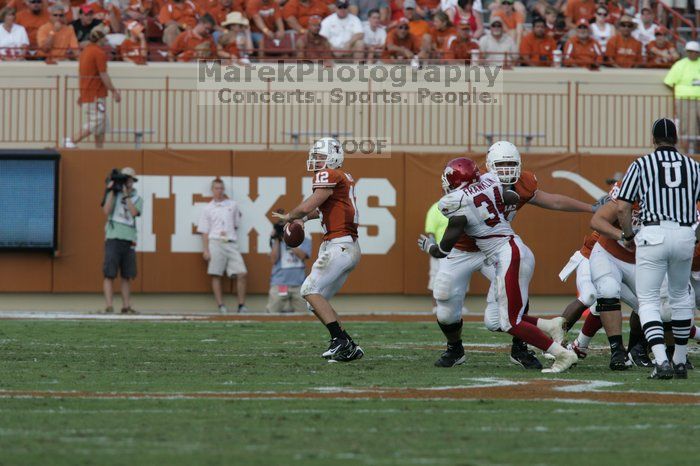 The University of Texas football team defeated the Arkansas Razorbacks with a score of 52-10 in Austin, TX on Saturday, September 27, 2008.

Filename: SRM_20080927_16422456.jpg
Aperture: f/5.6
Shutter Speed: 1/1250
Body: Canon EOS-1D Mark II
Lens: Canon EF 300mm f/2.8 L IS