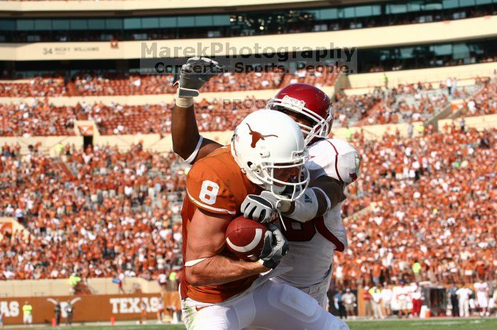 The University of Texas football team defeated the Arkansas Razorbacks with a score of 52-10 in Austin, TX on Saturday, September 27, 2008.

Filename: SRM_20080927_16470297.jpg
Aperture: f/5.6
Shutter Speed: 1/2000
Body: Canon EOS 20D
Lens: Canon EF 80-200mm f/2.8 L