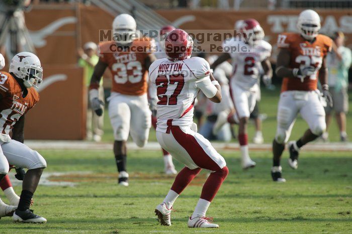 The University of Texas football team defeated the Arkansas Razorbacks with a score of 52-10 in Austin, TX on Saturday, September 27, 2008.

Filename: SRM_20080927_17081050.jpg
Aperture: f/5.6
Shutter Speed: 1/1600
Body: Canon EOS-1D Mark II
Lens: Canon EF 300mm f/2.8 L IS