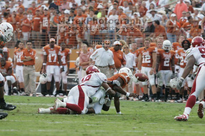 The University of Texas football team defeated the Arkansas Razorbacks with a score of 52-10 in Austin, TX on Saturday, September 27, 2008.

Filename: SRM_20080927_17343058.jpg
Aperture: f/5.0
Shutter Speed: 1/800
Body: Canon EOS-1D Mark II
Lens: Canon EF 300mm f/2.8 L IS