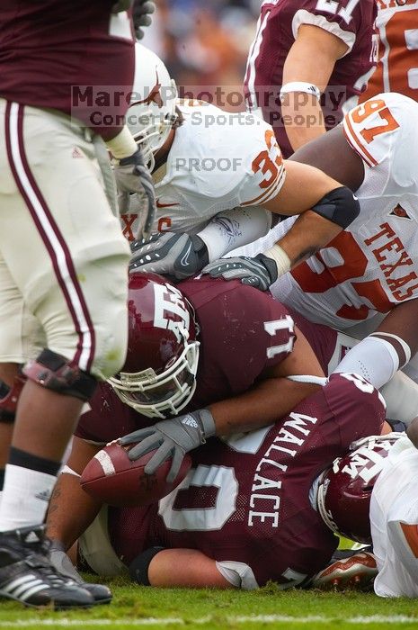 The University of Texas, Austin played Texas A&M in football at Kyle Field, College Station, on November 23, 2007.  UT lost to the Aggies, 30 to 38.

Filename: SRM_20071123_1556461.jpg
Aperture: f/5.6
Shutter Speed: 1/400
Body: Canon EOS-1D Mark II
Lens: Canon EF 300mm f/2.8 L IS