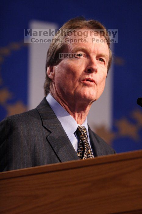 UT President William Powers Jr. speaks at the opening plenary session of the CGIU meeting.  Day one of the 2nd Annual Clinton Global Initiative University (CGIU) meeting was held at The University of Texas at Austin, Friday, February 13, 2009.

Filename: SRM_20090213_16322946.jpg
Aperture: f/2.8
Shutter Speed: 1/200
Body: Canon EOS 20D
Lens: Canon EF 300mm f/2.8 L IS