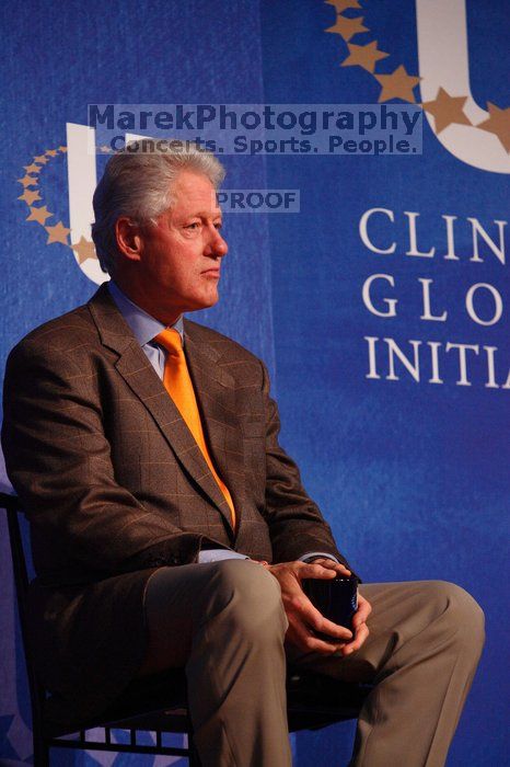 Former President Bill Clinton listens to UT President William Powers Jr. speak at the opening plenary session of the CGIU meeting.  Day one of the 2nd Annual Clinton Global Initiative University (CGIU) meeting was held at The University of Texas at Austin, Friday, February 13, 2009.

Filename: SRM_20090213_16340392.jpg
Aperture: f/4.0
Shutter Speed: 1/200
Body: Canon EOS-1D Mark II
Lens: Canon EF 80-200mm f/2.8 L