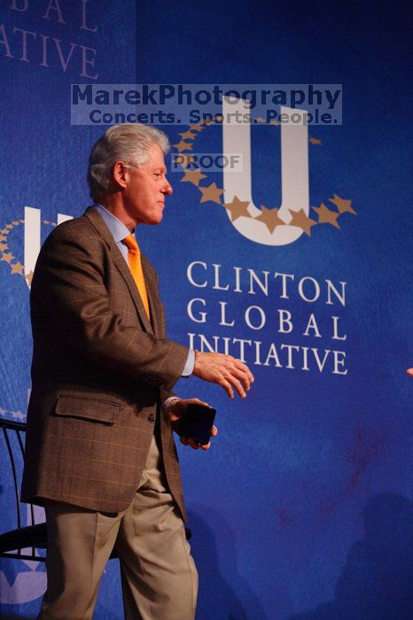 Former President Bill Clinton shakes hands with UT President William Powers Jr. after he spoke at the opening plenary session of the CGIU meeting.  Day one of the 2nd Annual Clinton Global Initiative University (CGIU) meeting was held at The University of Texas at Austin, Friday, February 13, 2009.

Filename: SRM_20090213_16354099.jpg
Aperture: f/4.0
Shutter Speed: 1/200
Body: Canon EOS-1D Mark II
Lens: Canon EF 80-200mm f/2.8 L