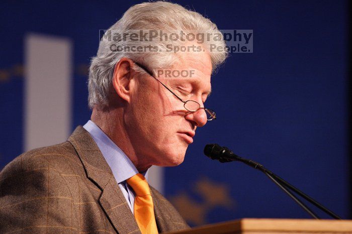 Former President Bill Clinton hands out commitment certificates to CGIU attendees for their exceptional pledges to the CGI cause during the opening plenary session of the CGIU meeting.  Day one of the 2nd Annual Clinton Global Initiative University (CGIU) meeting was held at The University of Texas at Austin, Friday, February 13, 2009.

Filename: SRM_20090213_16370368.jpg
Aperture: f/2.8
Shutter Speed: 1/200
Body: Canon EOS 20D
Lens: Canon EF 300mm f/2.8 L IS