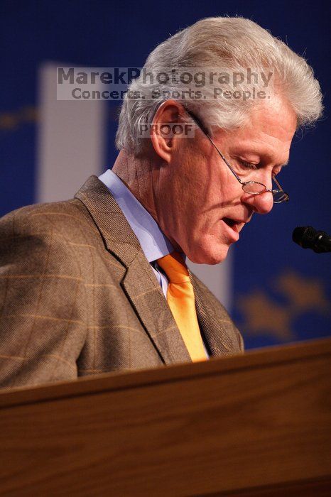 Former President Bill Clinton hands out commitment certificates to CGIU attendees for their exceptional pledges to the CGI cause during the opening plenary session of the CGIU meeting.  Day one of the 2nd Annual Clinton Global Initiative University (CGIU) meeting was held at The University of Texas at Austin, Friday, February 13, 2009.

Filename: SRM_20090213_16371572.jpg
Aperture: f/2.8
Shutter Speed: 1/200
Body: Canon EOS 20D
Lens: Canon EF 300mm f/2.8 L IS