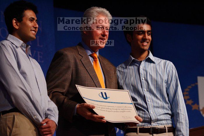 Former President Bill Clinton hands out commitment certificates to CGIU attendees for their exceptional pledges to the CGI cause during the opening plenary session of the CGIU meeting.  Day one of the 2nd Annual Clinton Global Initiative University (CGIU) meeting was held at The University of Texas at Austin, Friday, February 13, 2009.

Filename: SRM_20090213_16430193.jpg
Aperture: f/4.0
Shutter Speed: 1/250
Body: Canon EOS-1D Mark II
Lens: Canon EF 80-200mm f/2.8 L