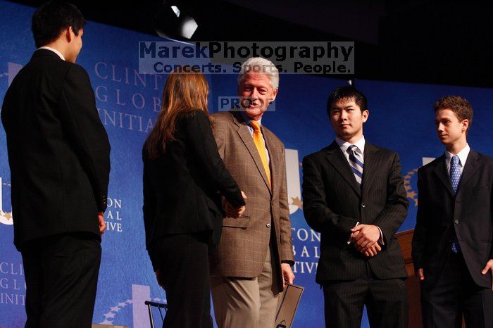 Former President Bill Clinton hands out commitment certificates to CGIU attendees for their exceptional pledges to the CGI cause during the opening plenary session of the CGIU meeting.  Day one of the 2nd Annual Clinton Global Initiative University (CGIU) meeting was held at The University of Texas at Austin, Friday, February 13, 2009.

Filename: SRM_20090213_16472931.jpg
Aperture: f/4.0
Shutter Speed: 1/125
Body: Canon EOS-1D Mark II
Lens: Canon EF 80-200mm f/2.8 L