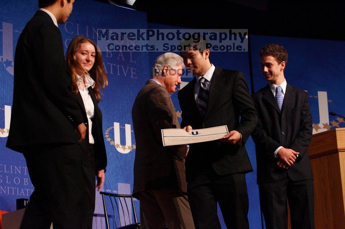 Former President Bill Clinton hands out commitment certificates to CGIU attendees for their exceptional pledges to the CGI cause during the opening plenary session of the CGIU meeting.  Day one of the 2nd Annual Clinton Global Initiative University (CGIU) meeting was held at The University of Texas at Austin, Friday, February 13, 2009.

Filename: SRM_20090213_16473946.jpg
Aperture: f/4.0
Shutter Speed: 1/160
Body: Canon EOS-1D Mark II
Lens: Canon EF 80-200mm f/2.8 L