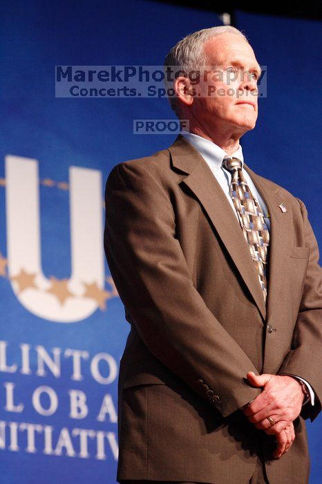 Former President Bill Clinton hands out commitment certificates to CGIU attendees for their exceptional pledges to the CGI cause during the opening plenary session of the CGIU meeting.  Day one of the 2nd Annual Clinton Global Initiative University (CGIU) meeting was held at The University of Texas at Austin, Friday, February 13, 2009.

Filename: SRM_20090213_16483455.jpg
Aperture: f/4.0
Shutter Speed: 1/80
Body: Canon EOS-1D Mark II
Lens: Canon EF 80-200mm f/2.8 L