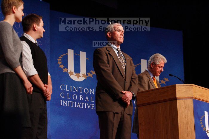 Former President Bill Clinton hands out commitment certificates to CGIU attendees for their exceptional pledges to the CGI cause during the opening plenary session of the CGIU meeting.  Day one of the 2nd Annual Clinton Global Initiative University (CGIU) meeting was held at The University of Texas at Austin, Friday, February 13, 2009.

Filename: SRM_20090213_16491466.jpg
Aperture: f/4.0
Shutter Speed: 1/160
Body: Canon EOS-1D Mark II
Lens: Canon EF 80-200mm f/2.8 L