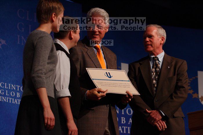 Former President Bill Clinton hands out commitment certificates to CGIU attendees for their exceptional pledges to the CGI cause during the opening plenary session of the CGIU meeting.  Day one of the 2nd Annual Clinton Global Initiative University (CGIU) meeting was held at The University of Texas at Austin, Friday, February 13, 2009.

Filename: SRM_20090213_16505587.jpg
Aperture: f/4.0
Shutter Speed: 1/320
Body: Canon EOS-1D Mark II
Lens: Canon EF 80-200mm f/2.8 L