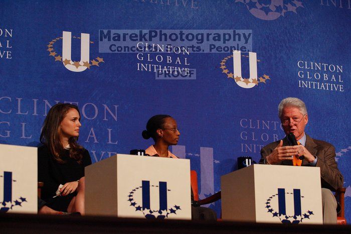 Natalie Portman (L), Mambidzeni Madzivire (C), BME graduate student at Mayo Graduate School, and Former President Bill Clinton (R) at the first plenary session of the CGIU meeting.  Day one of the 2nd Annual Clinton Global Initiative University (CGIU) meeting was held at The University of Texas at Austin, Friday, February 13, 2009.

Filename: SRM_20090213_16565240.jpg
Aperture: f/4.0
Shutter Speed: 1/320
Body: Canon EOS-1D Mark II
Lens: Canon EF 80-200mm f/2.8 L