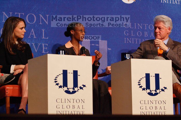 Natalie Portman (L), Mambidzeni Madzivire (C), BME graduate student at Mayo Graduate School, and Former President Bill Clinton (R) at the first plenary session of the CGIU meeting.  Day one of the 2nd Annual Clinton Global Initiative University (CGIU) meeting was held at The University of Texas at Austin, Friday, February 13, 2009.

Filename: SRM_20090213_16585054.jpg
Aperture: f/4.5
Shutter Speed: 1/200
Body: Canon EOS-1D Mark II
Lens: Canon EF 80-200mm f/2.8 L