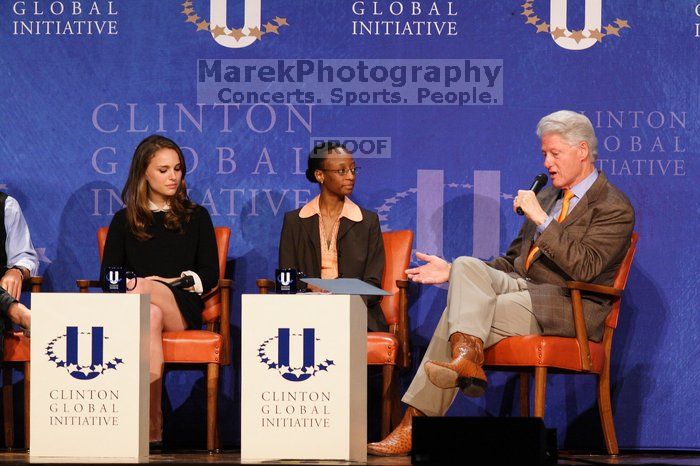 Natalie Portman (L), Mambidzeni Madzivire (C), BME graduate student at Mayo Graduate School, and Former President Bill Clinton (R) at the first plenary session of the CGIU meeting.  Day one of the 2nd Annual Clinton Global Initiative University (CGIU) meeting was held at The University of Texas at Austin, Friday, February 13, 2009.

Filename: SRM_20090213_17020097.jpg
Aperture: f/4.0
Shutter Speed: 1/200
Body: Canon EOS 20D
Lens: Canon EF 300mm f/2.8 L IS