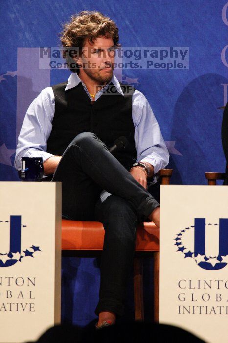 Blake Mycoskie, founder of TOMS shoes, donates one pair of shoes to a third world country for every pair of shoes they sell.  Day one of the 2nd Annual Clinton Global Initiative University (CGIU) meeting was held at The University of Texas at Austin, Friday, February 13, 2009.

Filename: SRM_20090213_17093565.jpg
Aperture: f/5.6
Shutter Speed: 1/250
Body: Canon EOS 20D
Lens: Canon EF 300mm f/2.8 L IS