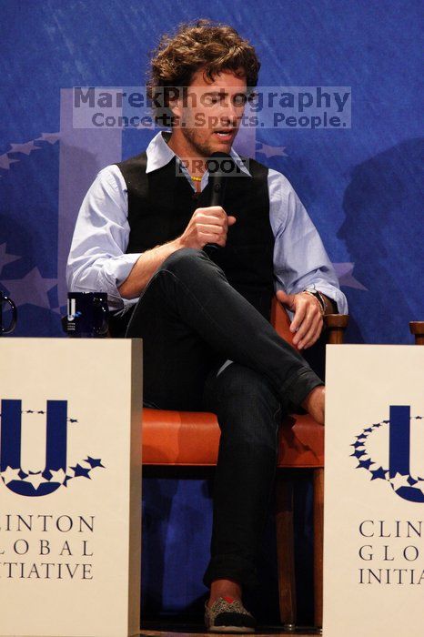 Blake Mycoskie, founder of TOMS shoes, donates one pair of shoes to a third world country for every pair of shoes they sell.  Day one of the 2nd Annual Clinton Global Initiative University (CGIU) meeting was held at The University of Texas at Austin, Friday, February 13, 2009.

Filename: SRM_20090213_17103871.jpg
Aperture: f/5.6
Shutter Speed: 1/250
Body: Canon EOS 20D
Lens: Canon EF 300mm f/2.8 L IS