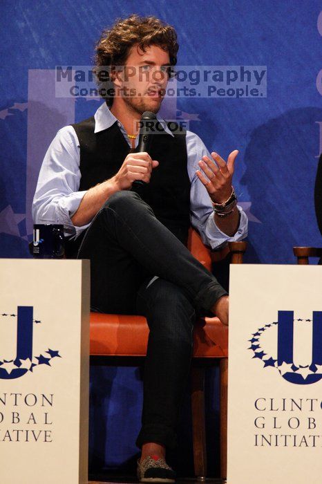 Blake Mycoskie, founder of TOMS shoes, donates one pair of shoes to a third world country for every pair of shoes they sell.  Day one of the 2nd Annual Clinton Global Initiative University (CGIU) meeting was held at The University of Texas at Austin, Friday, February 13, 2009.

Filename: SRM_20090213_17104175.jpg
Aperture: f/5.6
Shutter Speed: 1/250
Body: Canon EOS 20D
Lens: Canon EF 300mm f/2.8 L IS