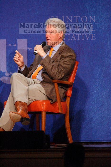 Former President Bill Clinton moderated the discussion between Natalie Portman, Mambidzeni Madzivire, BME graduate student at Mayo Graduate School, Blake Mycoskie, founder of TOMS shoes, and Paul Bell, president of Dell Global Public, during the first plenary session at the CGIU meeting.  Day one of the 2nd Annual Clinton Global Initiative University (CGIU) meeting was held at The University of Texas at Austin, Friday, February 13, 2009.

Filename: SRM_20090213_17145696.jpg
Aperture: f/5.6
Shutter Speed: 1/200
Body: Canon EOS-1D Mark II
Lens: Canon EF 300mm f/2.8 L IS