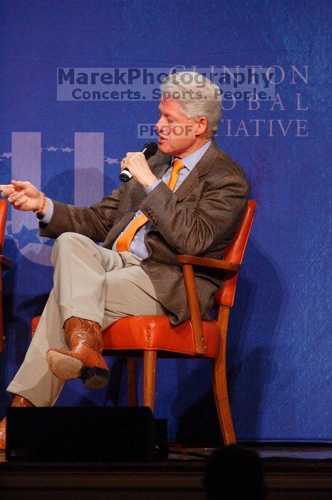 Former President Bill Clinton moderated the discussion between Natalie Portman, Mambidzeni Madzivire, BME graduate student at Mayo Graduate School, Blake Mycoskie, founder of TOMS shoes, and Paul Bell, president of Dell Global Public, during the first plenary session at the CGIU meeting.  Day one of the 2nd Annual Clinton Global Initiative University (CGIU) meeting was held at The University of Texas at Austin, Friday, February 13, 2009.

Filename: SRM_20090213_17150098.jpg
Aperture: f/5.6
Shutter Speed: 1/250
Body: Canon EOS-1D Mark II
Lens: Canon EF 300mm f/2.8 L IS