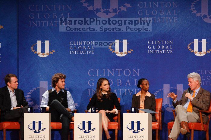 Paul Bell (1-L), president of Dell Global Public, Blake Mycoskie (2-L), founder of TOMS shoes, Natalie Portman (C), Mambidzeni Madzivire (2-R), BME graduate student at Mayo Graduate School, and Former President Bill Clinton (1-R) at the first plenary session of the CGIU meeting.  Day one of the 2nd Annual Clinton Global Initiative University (CGIU) meeting was held at The University of Texas at Austin, Friday, February 13, 2009.

Filename: SRM_20090213_17251723.jpg
Aperture: f/4.0
Shutter Speed: 1/320
Body: Canon EOS-1D Mark II
Lens: Canon EF 300mm f/2.8 L IS