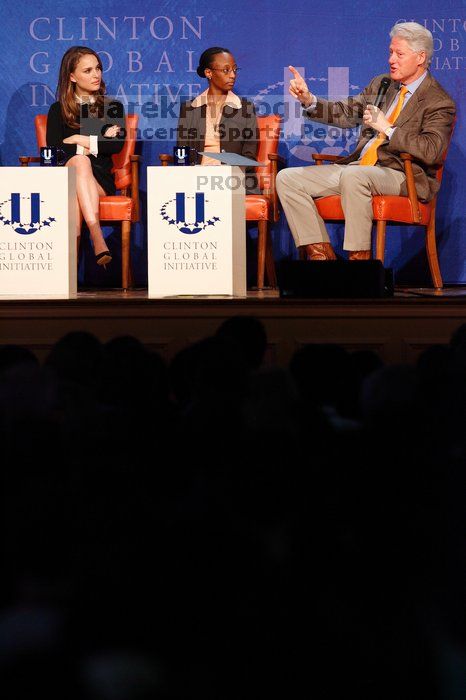 Natalie Portman (L), Mambidzeni Madzivire (C), BME graduate student at Mayo Graduate School, and Former President Bill Clinton (R) at the first plenary session of the CGIU meeting.  Day one of the 2nd Annual Clinton Global Initiative University (CGIU) meeting was held at The University of Texas at Austin, Friday, February 13, 2009.

Filename: SRM_20090213_17272131.jpg
Aperture: f/4.0
Shutter Speed: 1/160
Body: Canon EOS-1D Mark II
Lens: Canon EF 300mm f/2.8 L IS