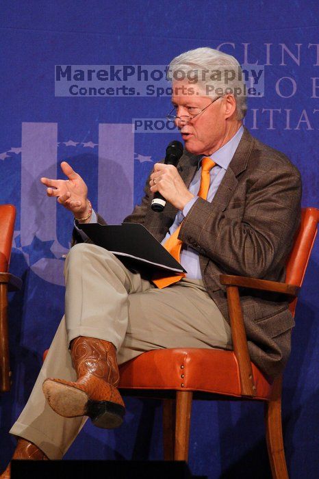 Former President Bill Clinton moderated the discussion between Natalie Portman, Mambidzeni Madzivire, BME graduate student at Mayo Graduate School, Blake Mycoskie, founder of TOMS shoes, and Paul Bell, president of Dell Global Public, during the first plenary session at the CGIU meeting.  Day one of the 2nd Annual Clinton Global Initiative University (CGIU) meeting was held at The University of Texas at Austin, Friday, February 13, 2009.

Filename: SRM_20090213_17361918.jpg
Aperture: f/5.6
Shutter Speed: 1/250
Body: Canon EOS 20D
Lens: Canon EF 300mm f/2.8 L IS