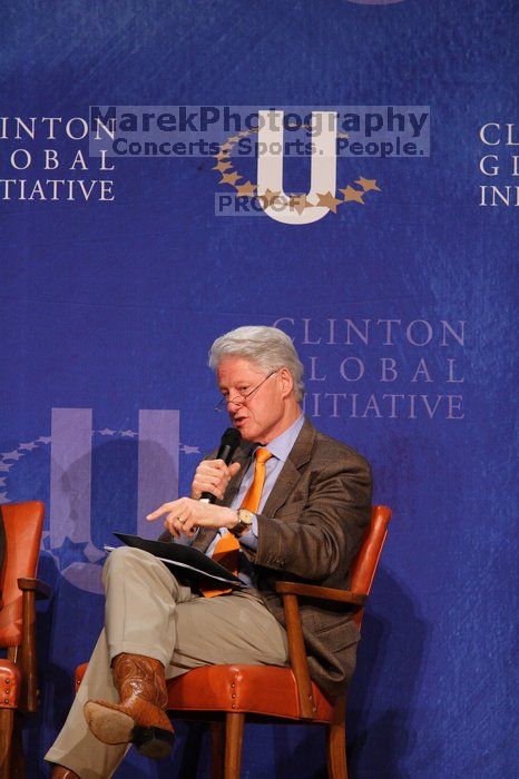 Former President Bill Clinton moderated the discussion between Natalie Portman, Mambidzeni Madzivire, BME graduate student at Mayo Graduate School, Blake Mycoskie, founder of TOMS shoes, and Paul Bell, president of Dell Global Public, during the first plenary session at the CGIU meeting.  Day one of the 2nd Annual Clinton Global Initiative University (CGIU) meeting was held at The University of Texas at Austin, Friday, February 13, 2009.

Filename: SRM_20090213_17433871.jpg
Aperture: f/4.0
Shutter Speed: 1/250
Body: Canon EOS 20D
Lens: Canon EF 300mm f/2.8 L IS