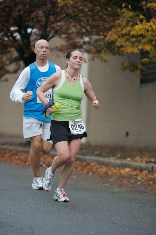 Beth Marek running the Richmond SunTrust Marathon and McDonald's Half Marathon, on Saturday, November 14, 2009.

Filename: SRM_20091114_09101020.JPG
Aperture: f/2.8
Shutter Speed: 1/1250
Body: Canon EOS-1D Mark II
Lens: Canon EF 80-200mm f/2.8 L