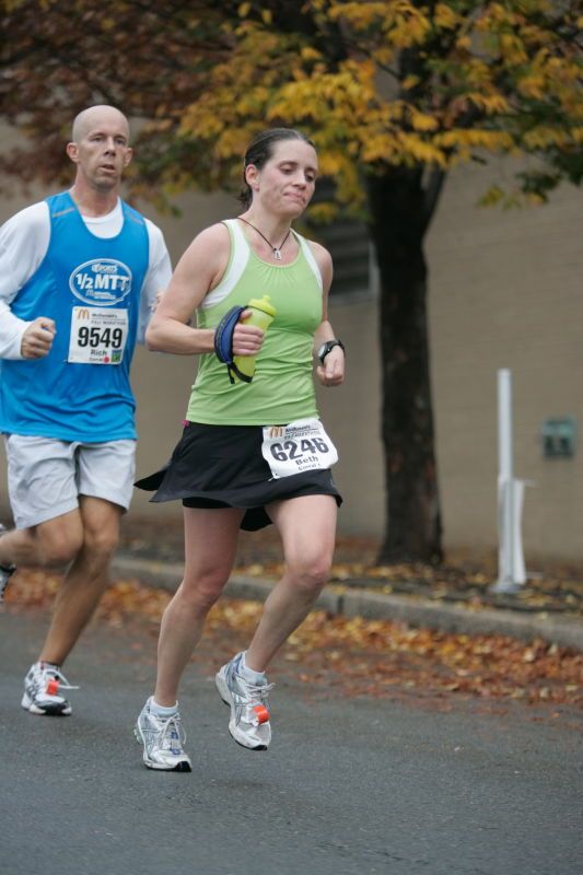 Beth Marek running the Richmond SunTrust Marathon and McDonald's Half Marathon, on Saturday, November 14, 2009.

Filename: SRM_20091114_09101123.JPG
Aperture: f/2.8
Shutter Speed: 1/1250
Body: Canon EOS-1D Mark II
Lens: Canon EF 80-200mm f/2.8 L