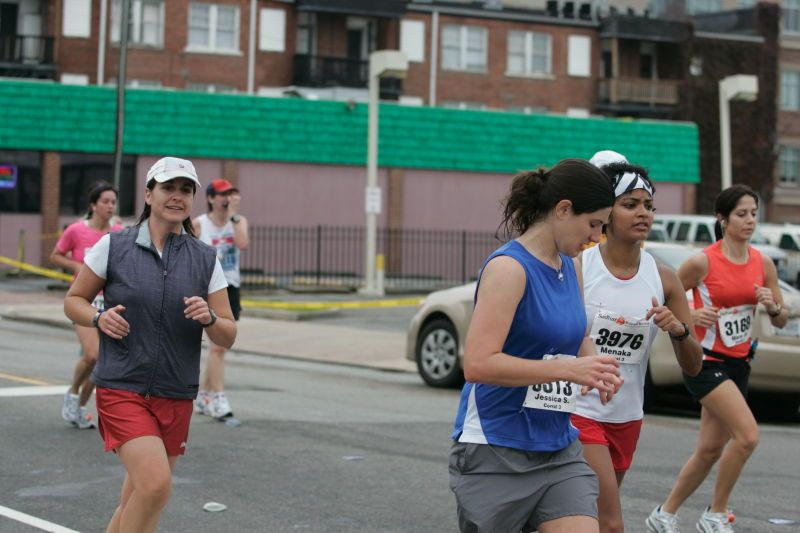 Katie Lannon running the Richmond SunTrust Marathon and McDonald's Half Marathon, on Saturday, November 14, 2009.

Filename: SRM_20091114_11515270.JPG
Aperture: f/4.0
Shutter Speed: 1/800
Body: Canon EOS-1D Mark II
Lens: Canon EF 80-200mm f/2.8 L