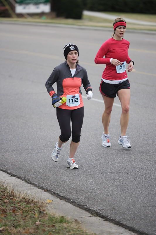 Beth Marek running the Rocket City Marathon on Saturday, December 12, 2009 in Huntsville.

Filename: SRM_20091212_12022328.JPG
Aperture: f/2.8
Shutter Speed: 1/800
Body: Canon EOS-1D Mark II
Lens: Canon EF 80-200mm f/2.8 L